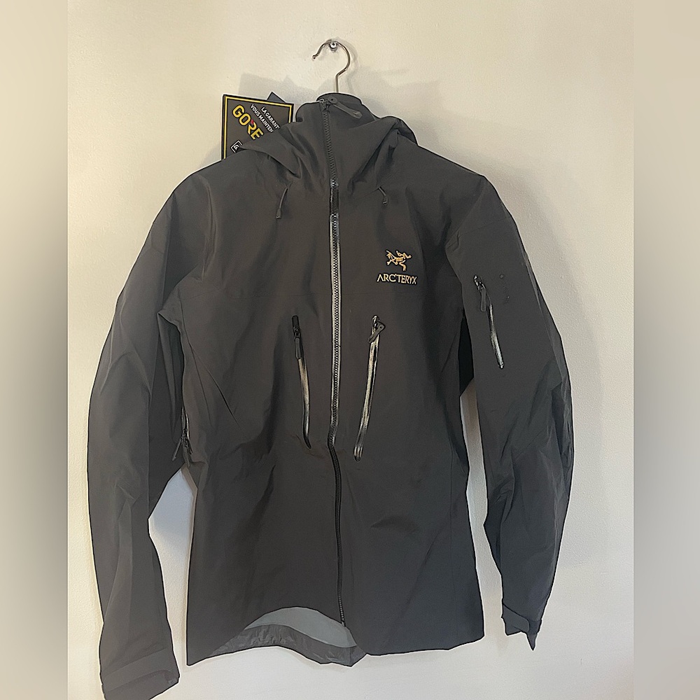 Arc’teryx Alpha Sv Hardshell Black Zip Up Gold Logo Men’s Large